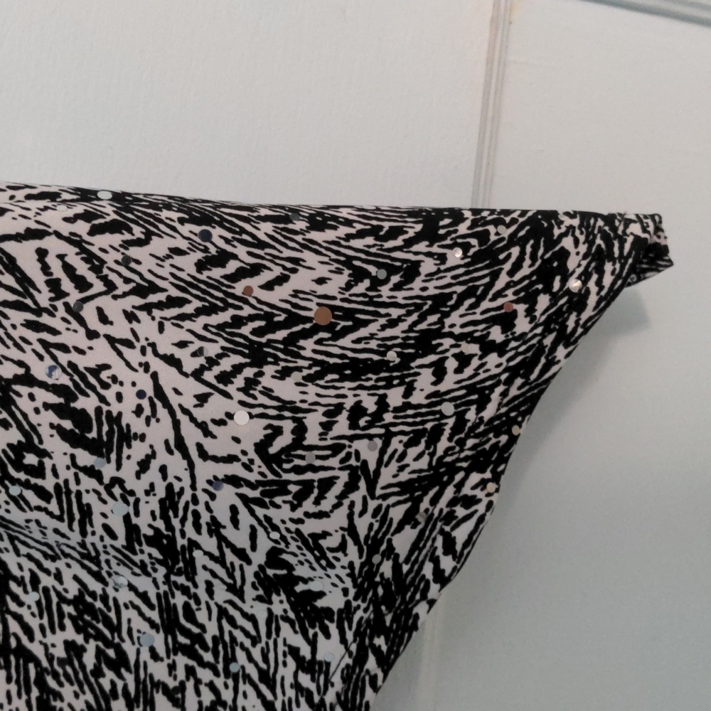 Black and white size M top with scattered sequins - Picture 4 of 5